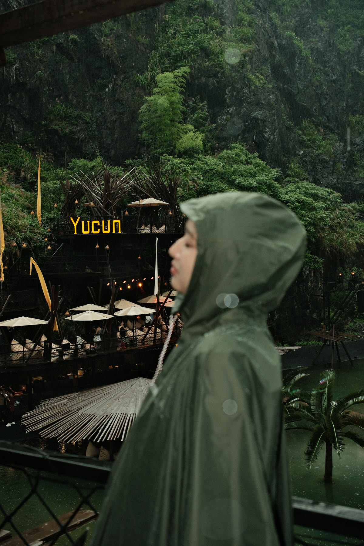 Yucun Raincoat